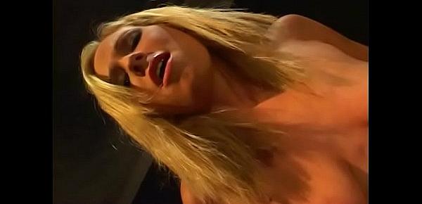  Playful dude proposed stunning blonde exotic dancer to use sex-machine during her private perfomance